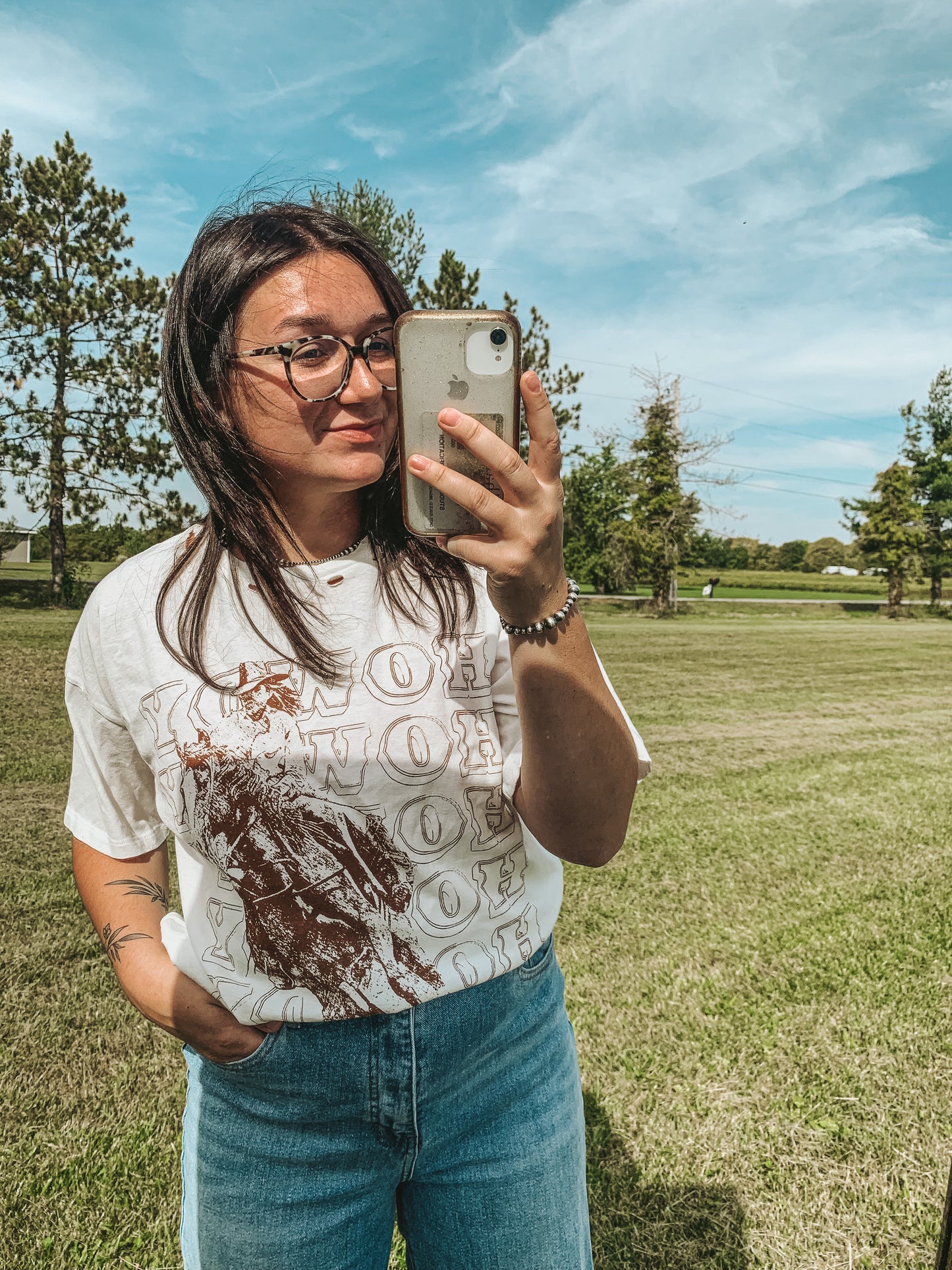 HOWDY GRAPHIC TEE