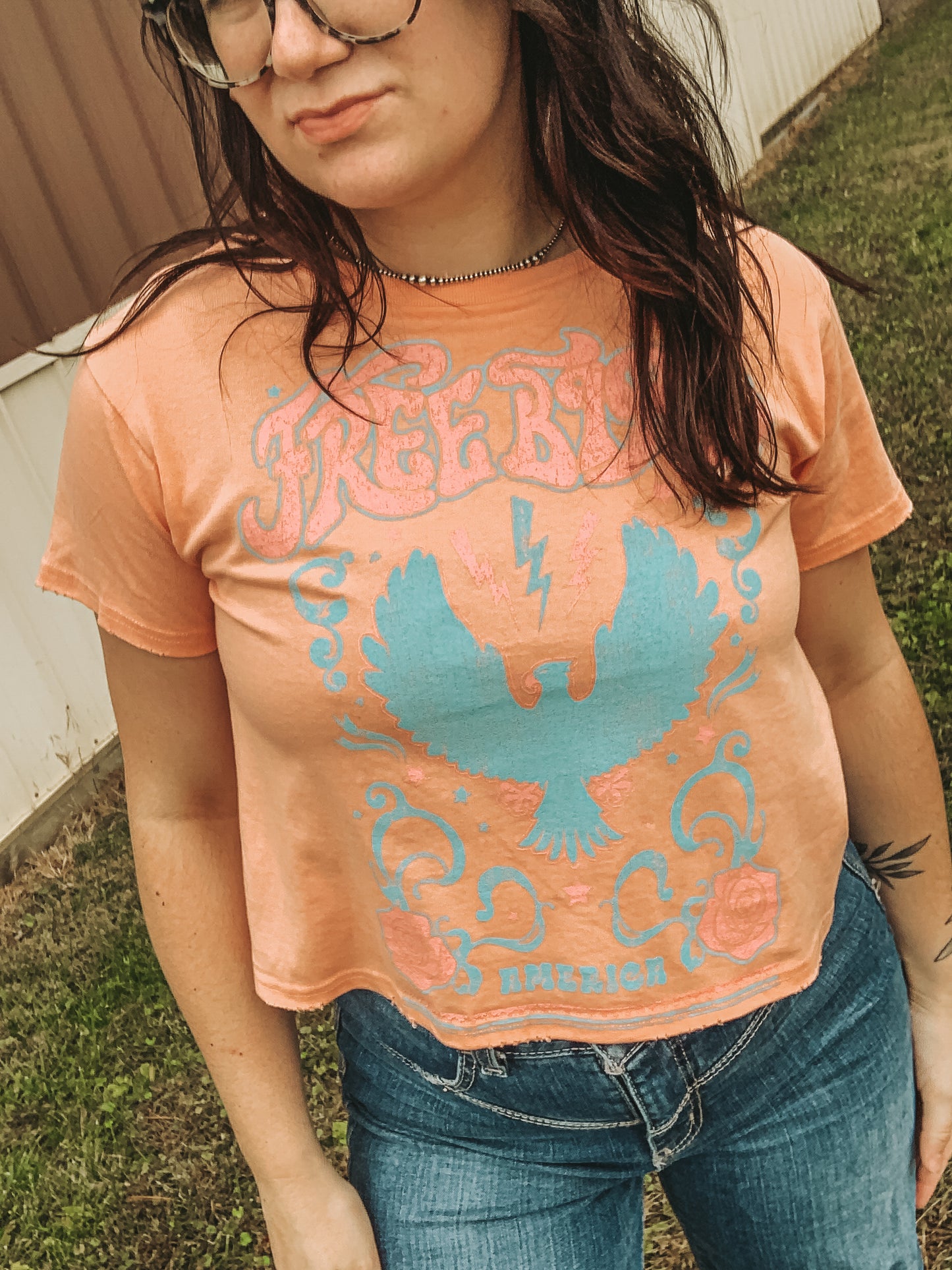 PEACHY FREE BIRD GRAPHIC TEE